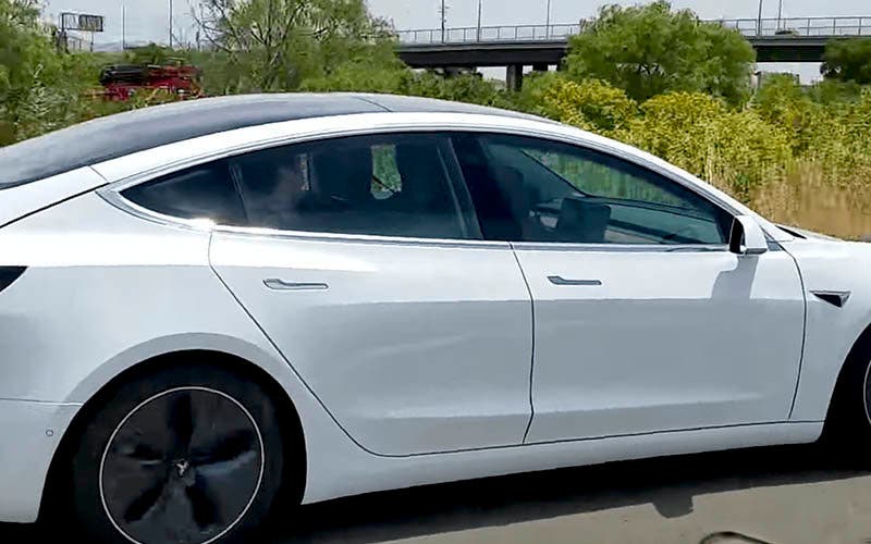 Tesla reduce el espacio entre los paneles de las carrocerías de sus coches eléctricos