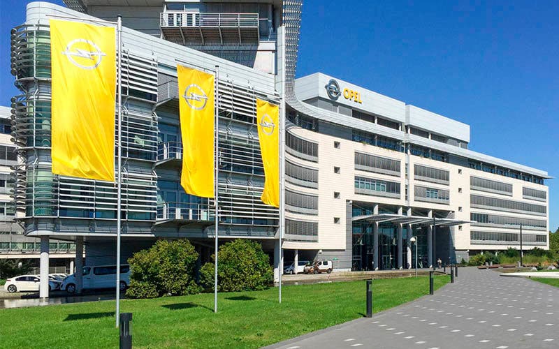 Opel participa en un estudio sobre la sobre la influencia de la recarga de coches eléctricos en la red en su centro de I+D de Opel en Rüsselsheim