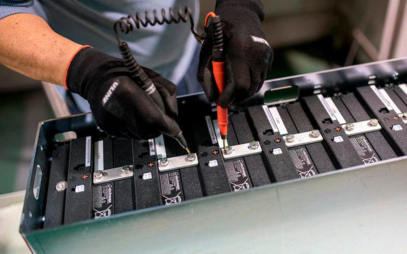 El precio de las baterías descenderá un 52% en 2030 y la producción crecerá hasta 1 TWh en 2040