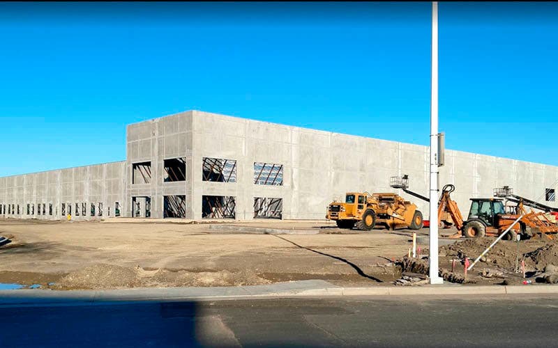 El nuevo edificio en construcción de Tesla en Lathrop, California