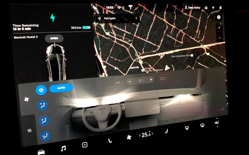 Nuevo interfaz de control del climatizador del Tesla Model 3. Fuente Electrek