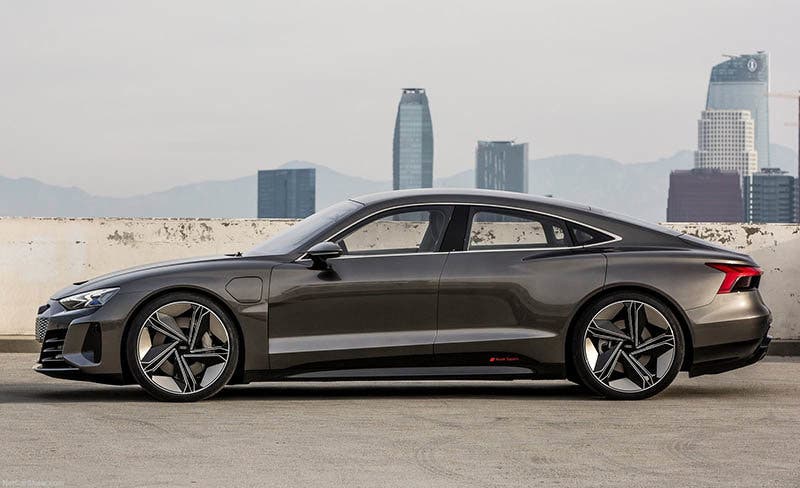 El perfil del Audi e-tron GT concept, con marcado estilo cupé