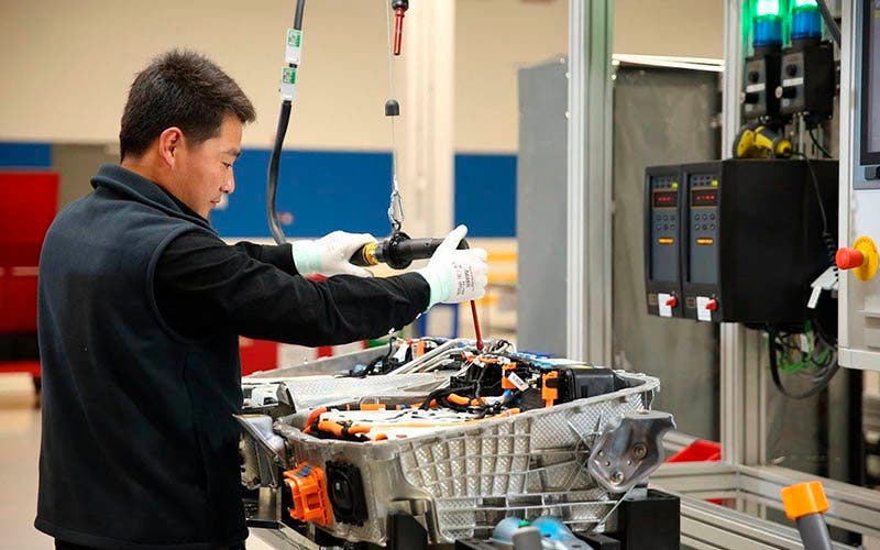 BMW fabricará las baterías de sus híbridos enchufables en Tailandia