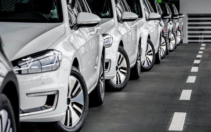 Volkswagen revisará sus planes de electrificación