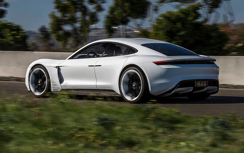 El Porsche Taycan estará disponible en tres versiones diferentes