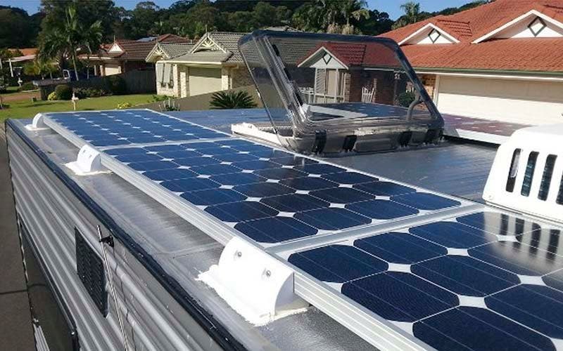 caravana-techo-paneles-solares-tesla-