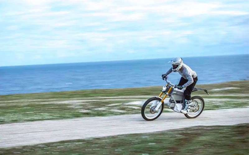 CAKE presenta la Kalk &, una motocicleta eléctrica todoterreno homologada para carretera