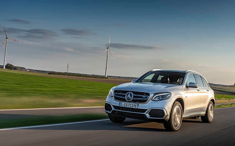 Mercedes-Benz GLC F-Cell, Iridiumsilber-Metallic, Leder Schwarz Anthrazit.;Wasserstoffverbrauch kombiniert: 0,34 kg/100 km, CO2-Emissionen kombiniert: 0 g/km*; Stromverbrauch kombiniert: 13,7 kWh/100 km* (vorläufige Angaben)
Mercedes-Benz GLC F-Cell, iridium silver metallic, Leather antracite black.;Hydrogen consumption combined: 0.34 kg/100km, CO2 emissions combined: 0 g/km*; Power consumption combined: 13.7 kWh/100 km* (provisional data)