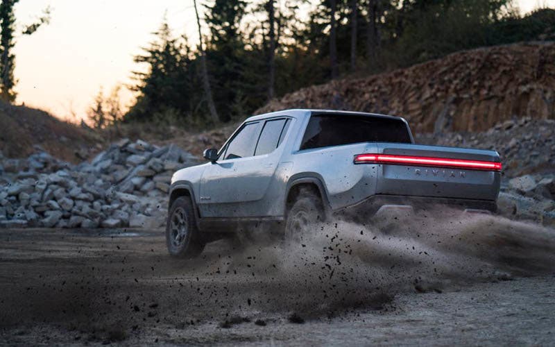 2c431552-rivian-unveils-r1t-electric-truck-32