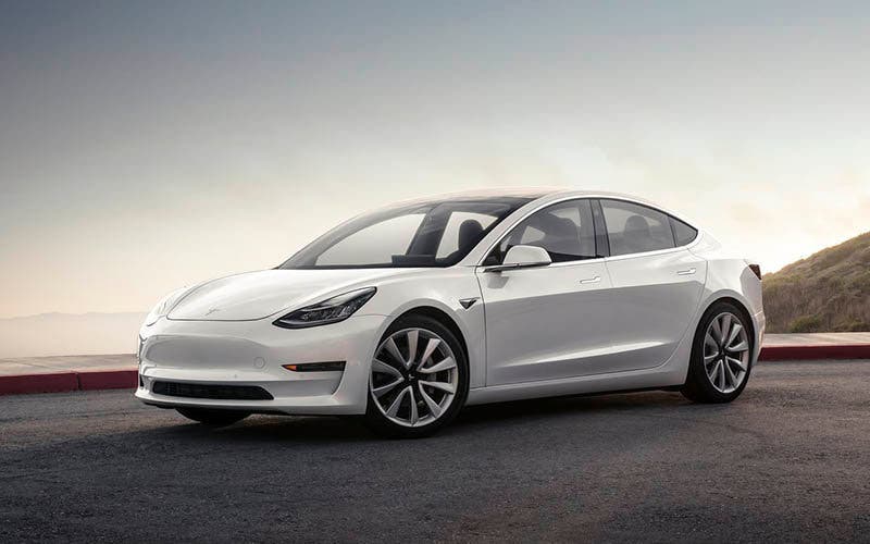 Tesla comenzará las entregas del Model 3 Standard inmediatemente en EEUU y en seis meses en Europa