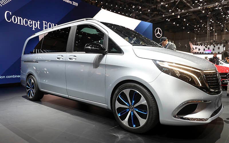Mercedes EQV concept, una furgoneta eléctrica multipropósito destinada a familias, deportistas o servicios de trasnporte VIP