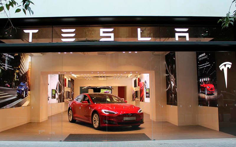 Tesla mantendrá abiertos la mayoría de sus puntos de venta