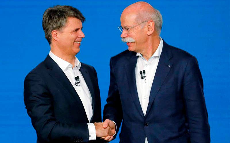 Harald Krüger, presidente de BMW y Dieter Zetsche, presidente de Dadimler
