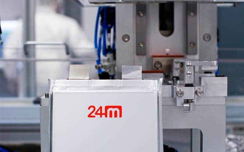 24M ha desarrollado un sistema de electrolitos duales que permite el uso de nuevos materiales para los electrodos de las baterías de litio