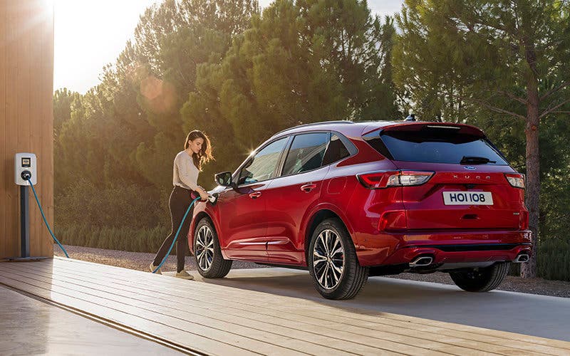 2019_FORD_KUGA_CHARGING