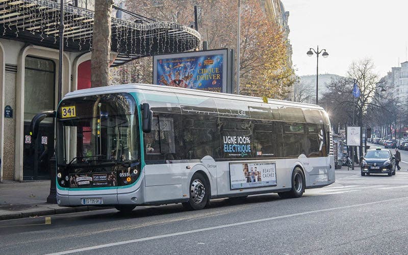 BUS ELECTRIQUE CIRCULANT SUR LA LIGNE 341