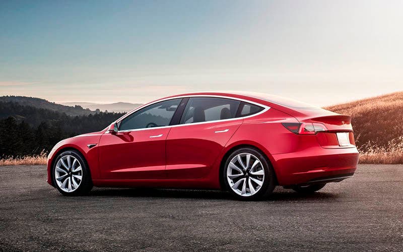 El Tesla Model 3 Standard solo se podrá comprar por teléfono o in situ en una tienda