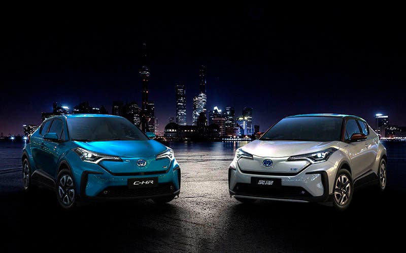 Toyota C-HR EV y TOYOTA IZOA, dos nombres para el mismo coche eléctrico