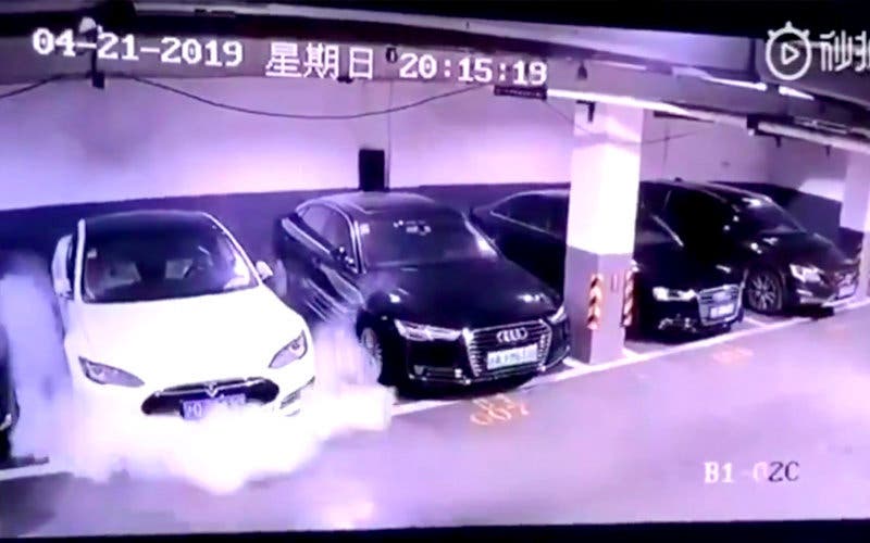tesla-incendio-china