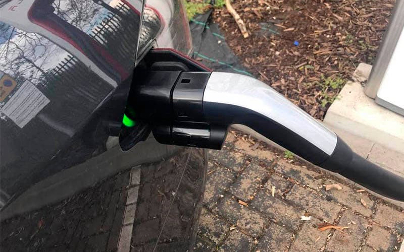 Ya está disponible el adaptador para el Model S y el Model X para la recarga en las redes CCS Combo 2