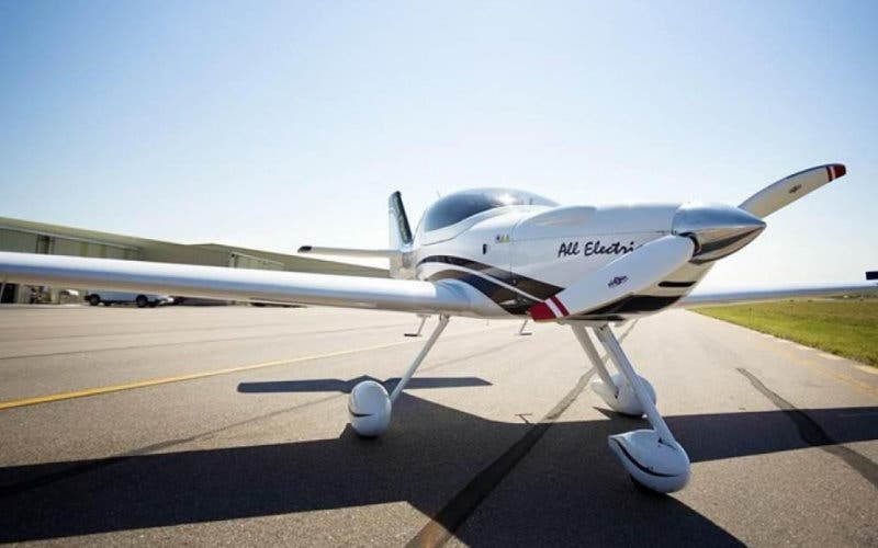 Los aviones eléctricos de Bye Aerospace realizarán vuelos bajo pedido en la plataforma de BlackBir