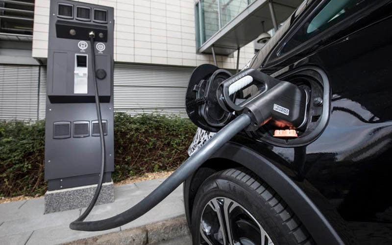La implementación de la infraestructura de recarga es el círculo vicioso de la movilidad eléctrica