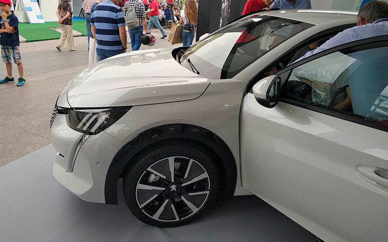 Ya se puede configurar y reservar el Peugeot e-208 en España