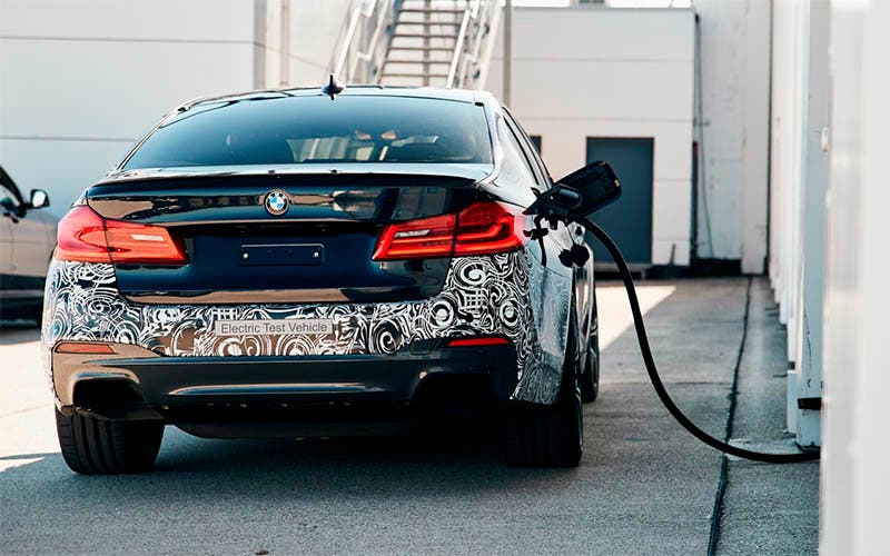 BMW no muestra interés por fabricar sus propias baterías para sus coches eléctricos