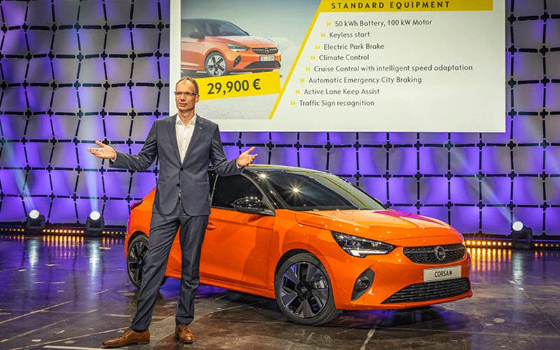 Michael Lohscheller CEO de Opel, en la presentación del Opel Corsa-e