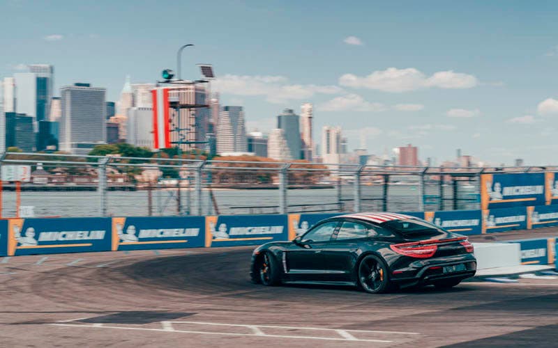 El Porsche Taycan ya acumula 30