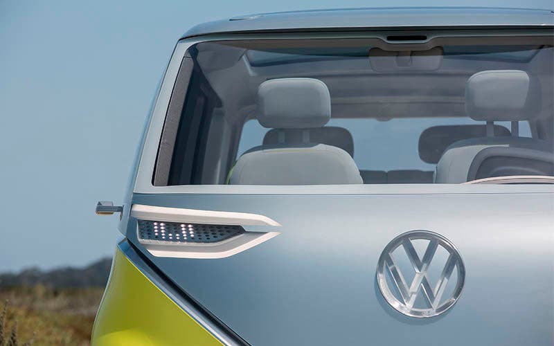 La paridad entre los coches eléctricos y los de combustión llegará antes de lo esperado