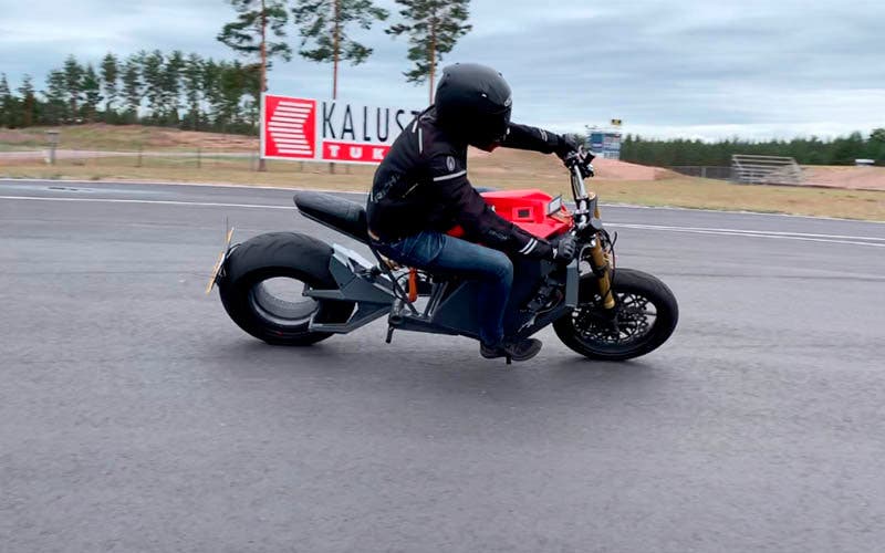 Pruebas de la RMK 2 en el circuito finladés de Alastaro