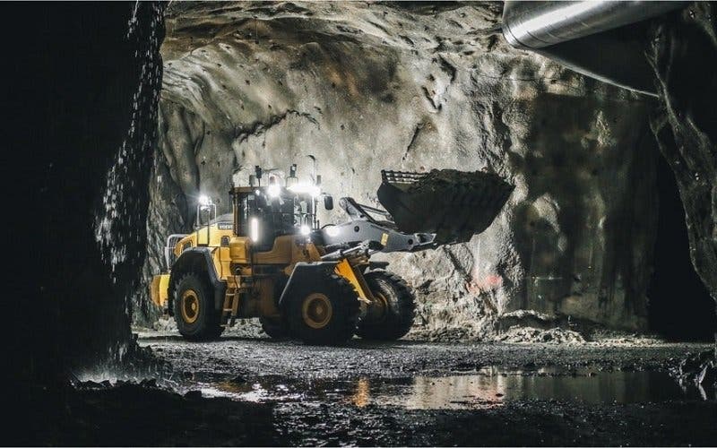 Volvo-remote-controlled-fron-end-loader-underground
