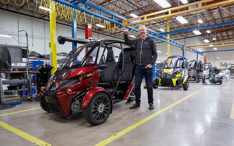 Arcimoto inicia la producción y las entregas de su triciclo eléctrico FUV