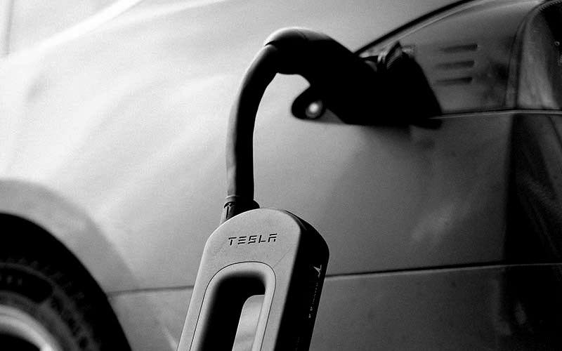 Nueva patente de Tesla para un conector de carga refrigerado por líquido