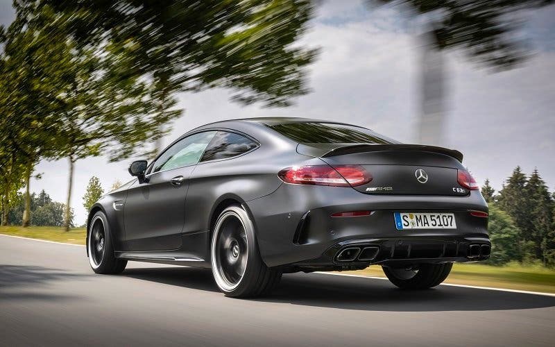 Mercedes-AMG C 63 S Coupé; designo graphitgrau; AMG Leder Nappa zweifarbig magmagrau/schwarz;C 63/ C 63 S: Kraftstoffverbrauch kombiniert: 10,1 l/100 km; CO2-Emissionen kombiniert: 230 g/km*
Mercedes-AMG C 63 S Coupe; designo graphite grey magno; AMG nappa leather two-tone magma grey/black;C 63/ C 63 S: Fuel consumption combined: 10.1 l/100 km; Combined CO2 emissions: 230 g/km*