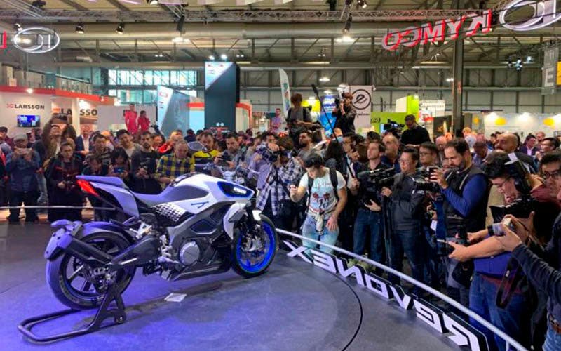 Presentación de la nueva Kymco RevoNEX en el EICMA 2019 de Milán