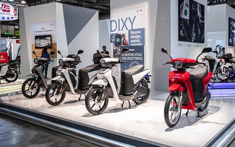 El fabricante italiano Askoll renueva sus scooter y ciclomotores eléctricos
