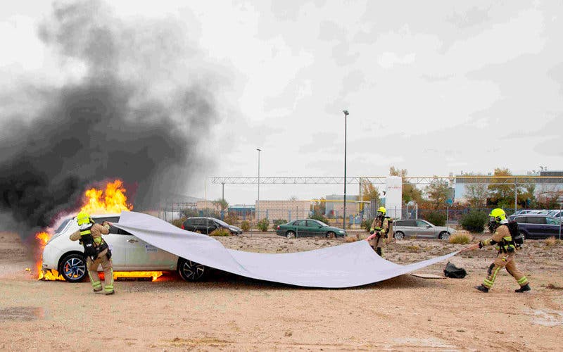 bomberos-formacion-coches-electricos