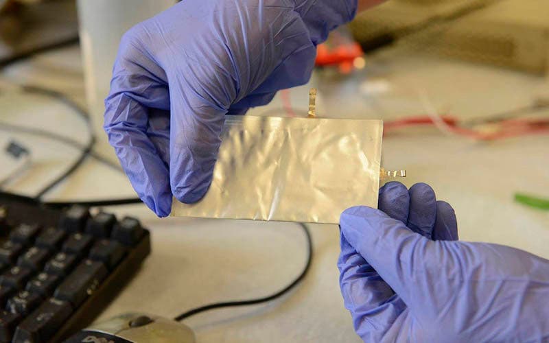 Cátodo de grafeno grafeno combinado con azufre y nitrógeno para baterías de litio-azufre