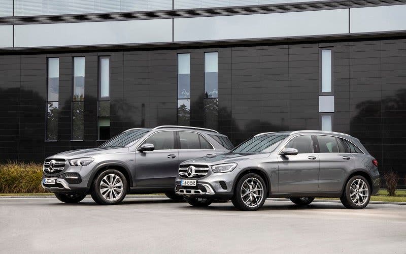 GLC 300 e 4MATIC, selenitgrau metallic, Leder schwarz;Kraftstoffverbrauch gewichtet 2,5-2,2 l/100 km, CO2-Emissionen gewichtet 57-51 g/km, Stromverbrauch gewichtet 17,8-16,5 kWh/100 km* (vorläufige Angaben)
GLC 300 e 4MATIC, selenite grey metallic, Leather black;Weighted fuel consumption 2.5-2.2 l/100 km, weighted CO2 emissions 57-51 g/km, weighted power consumption 17.8-16.5 kWh/100 km* (provisional figures)