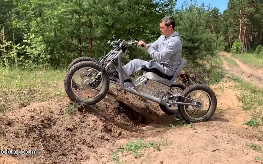 motocicleta electrica 4x4 rusia