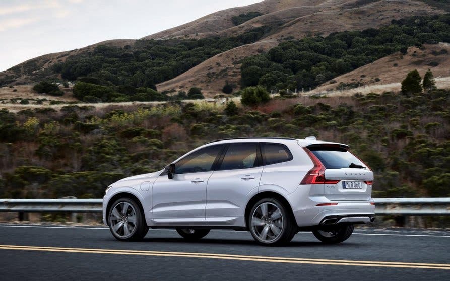 volvo-xc60-t6-recharge-awd-04