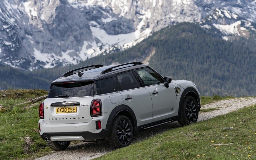 mini-cooper-se-countryman-all4-2021-06