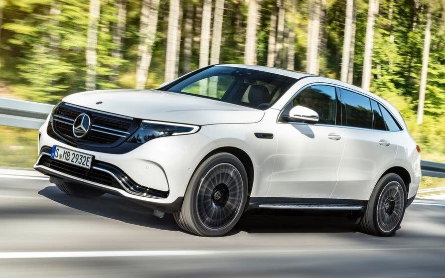 Mercedes-Benz-EQC-2020-19