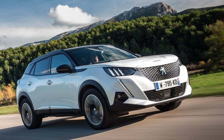 Peugeot-e-2008-2020-04