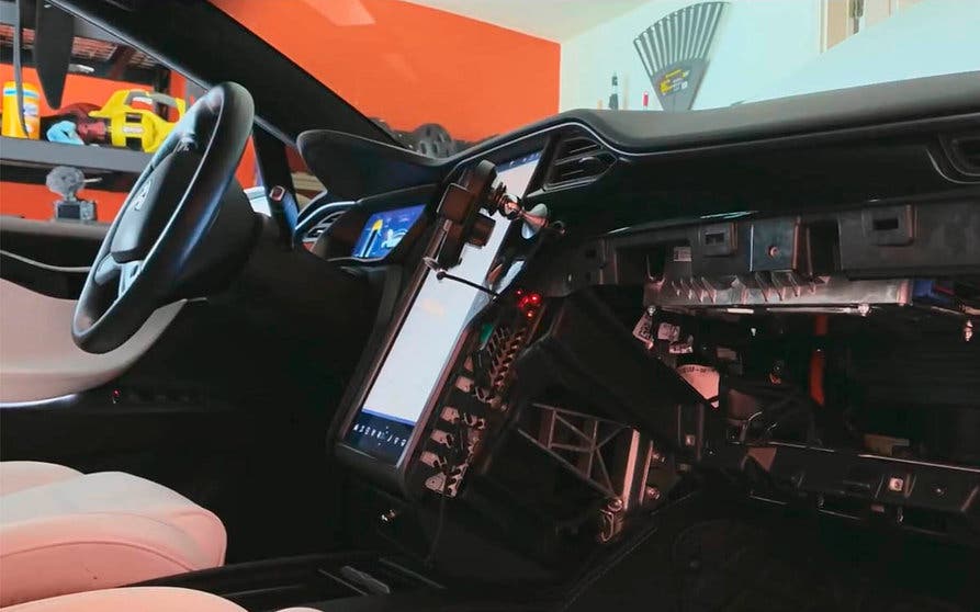 Pantalla y controlador del Tesla Model S