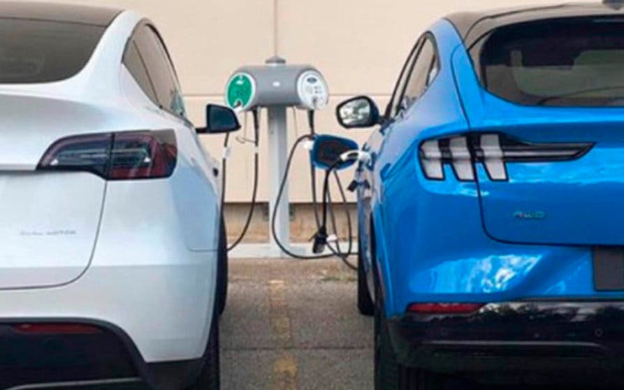 Tesla Model Y Ford Mustang Mach-E