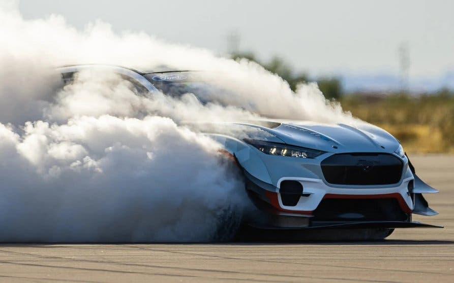 Ford-Mustang-Mach-E-RTR-drift