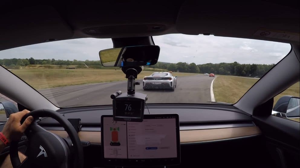 El Tesla Model 3 Performance en cuestión a la caza del Ferrari 488 Pista.